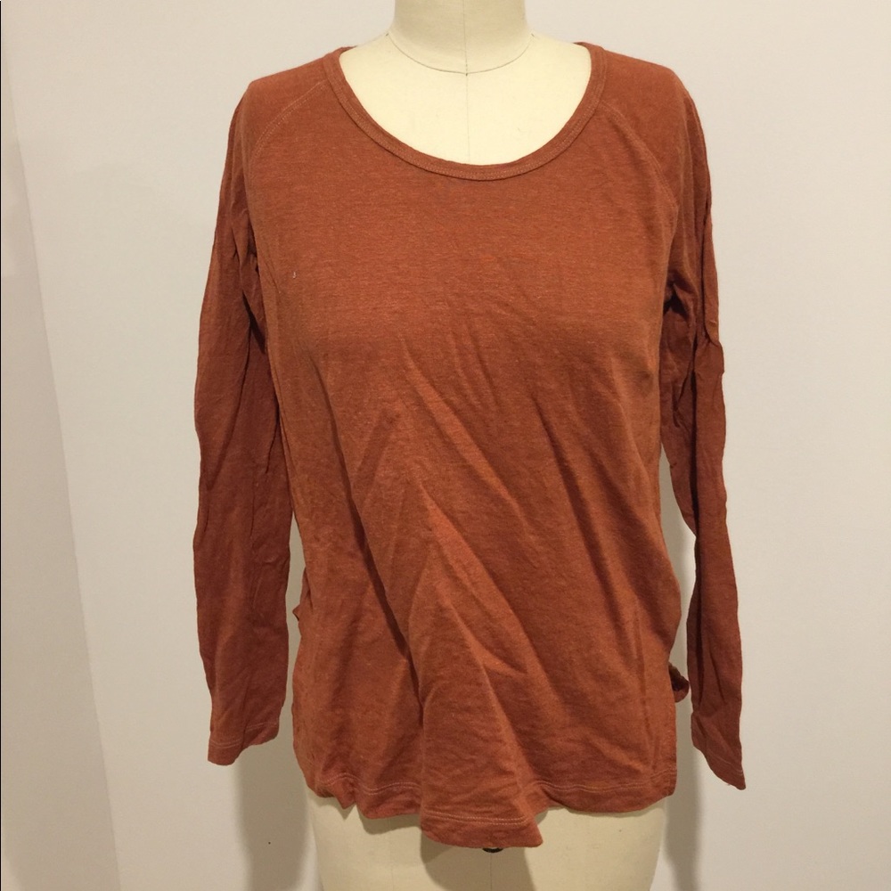 Long-sleeve raglan style tee